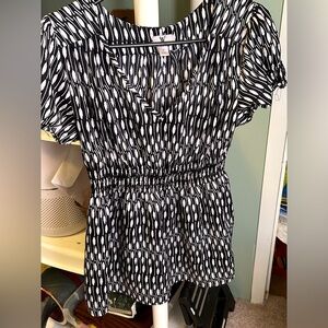 Worthington Blouse White Black Short Sleeve Elastic Waist V Neck Med Gently worn
